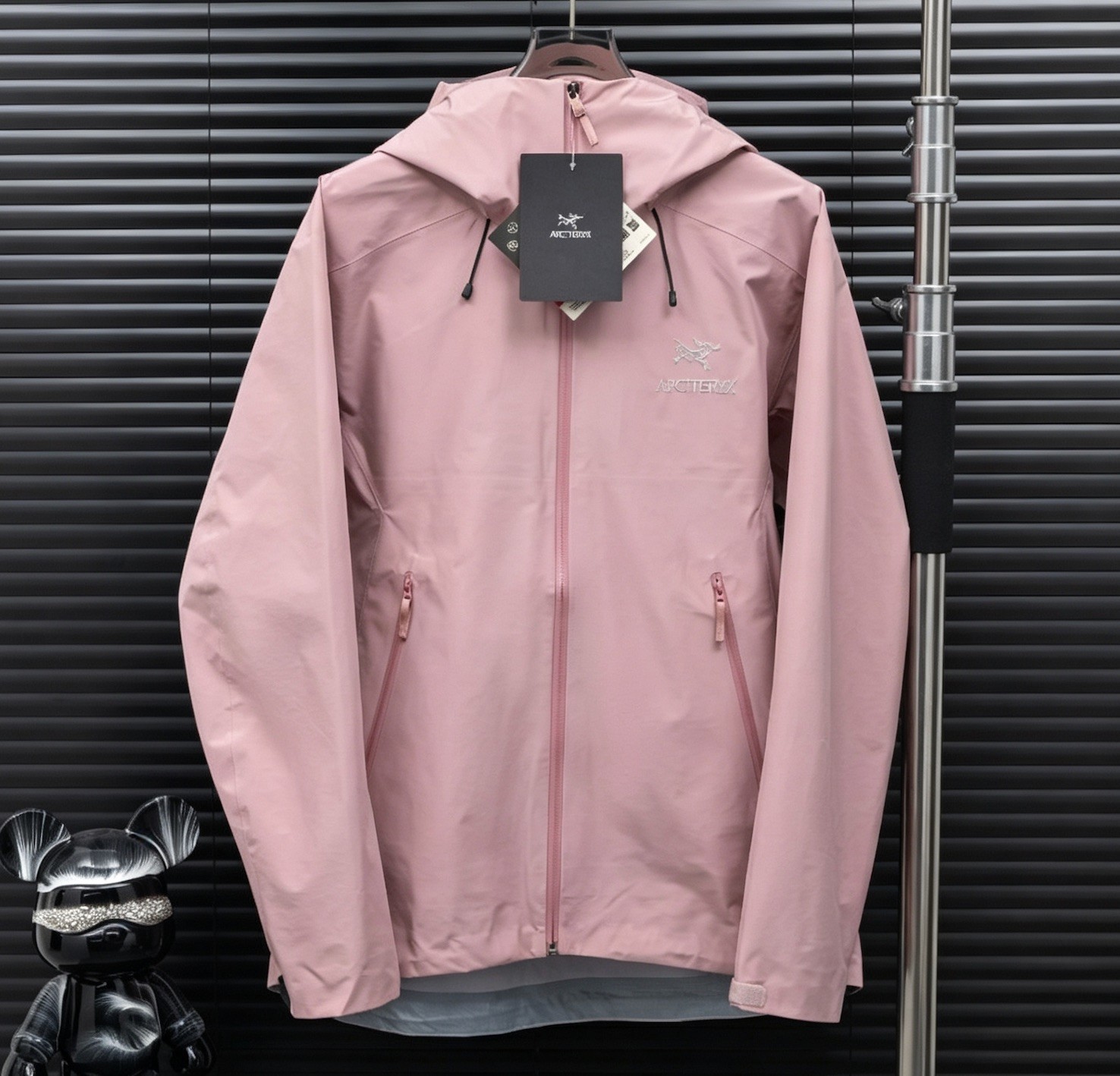 Arcteryx BETA LT winter Jacket Gore Tex Men’s Pink Size M new Arcteryx BETA LT winter Jacket Gore Tex Men’s Pink Size M new