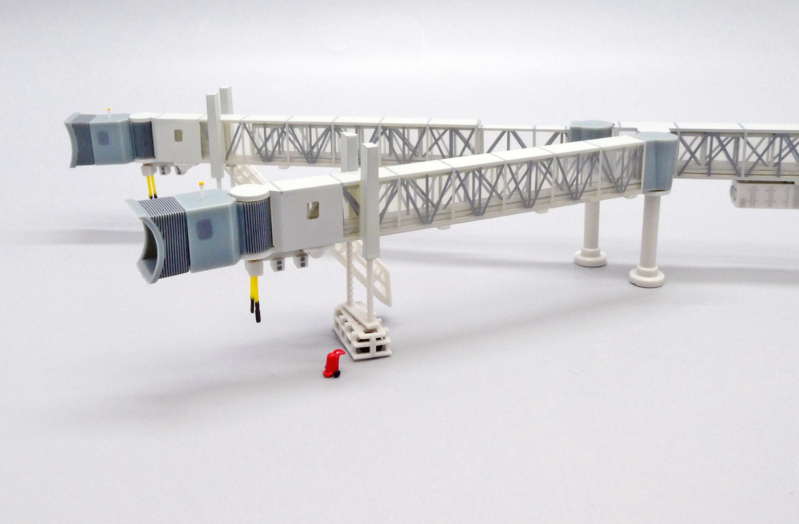 JC Wings Airport 1:200 Aircraft Passenger Aerobridge “Widebody Type – Clear”