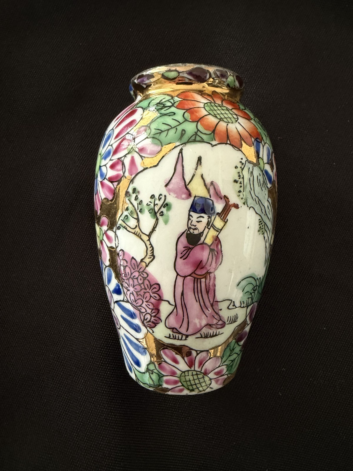 Vintage Chinese Hand Painted Mini Porcelain Vase with Gold Gilt Details 4” Vintage Chinese Hand Painted Mini Porcelain Vase with Gold Gilt Details 4”