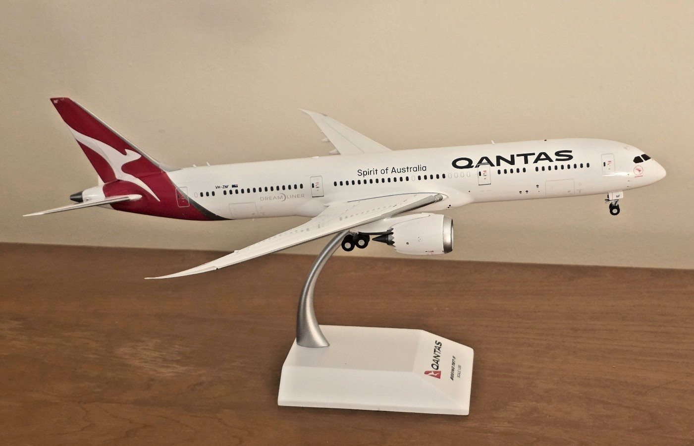 Qantas B787-9 Reg: VH-ZNF \