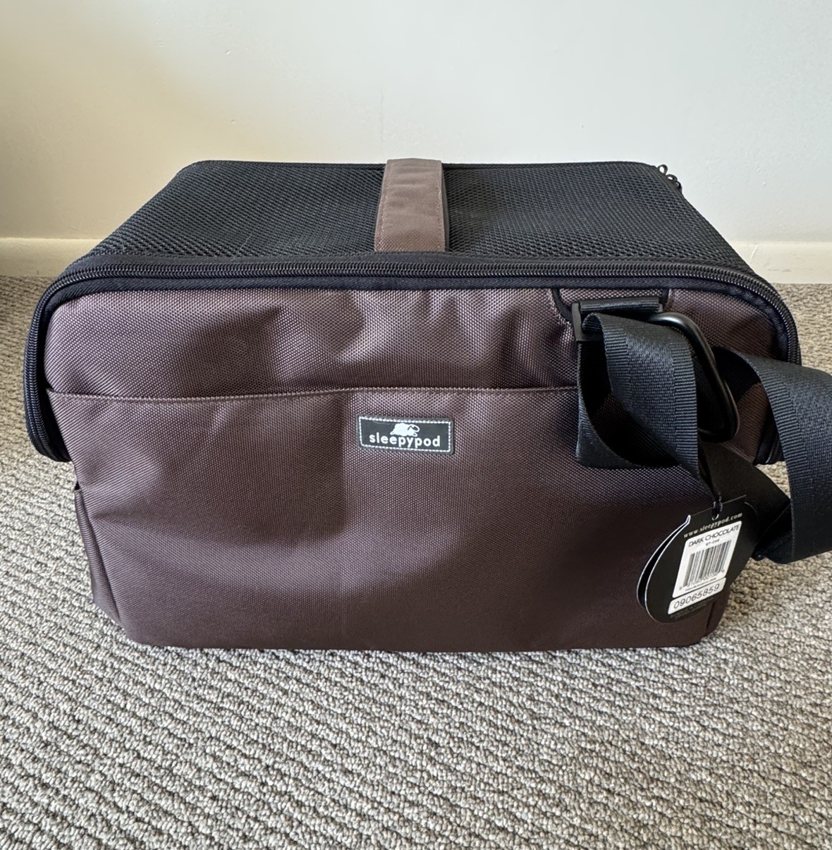 New Sleepypod Atom Compact Comfort Pet  Travel Carrier Dark Chocolate