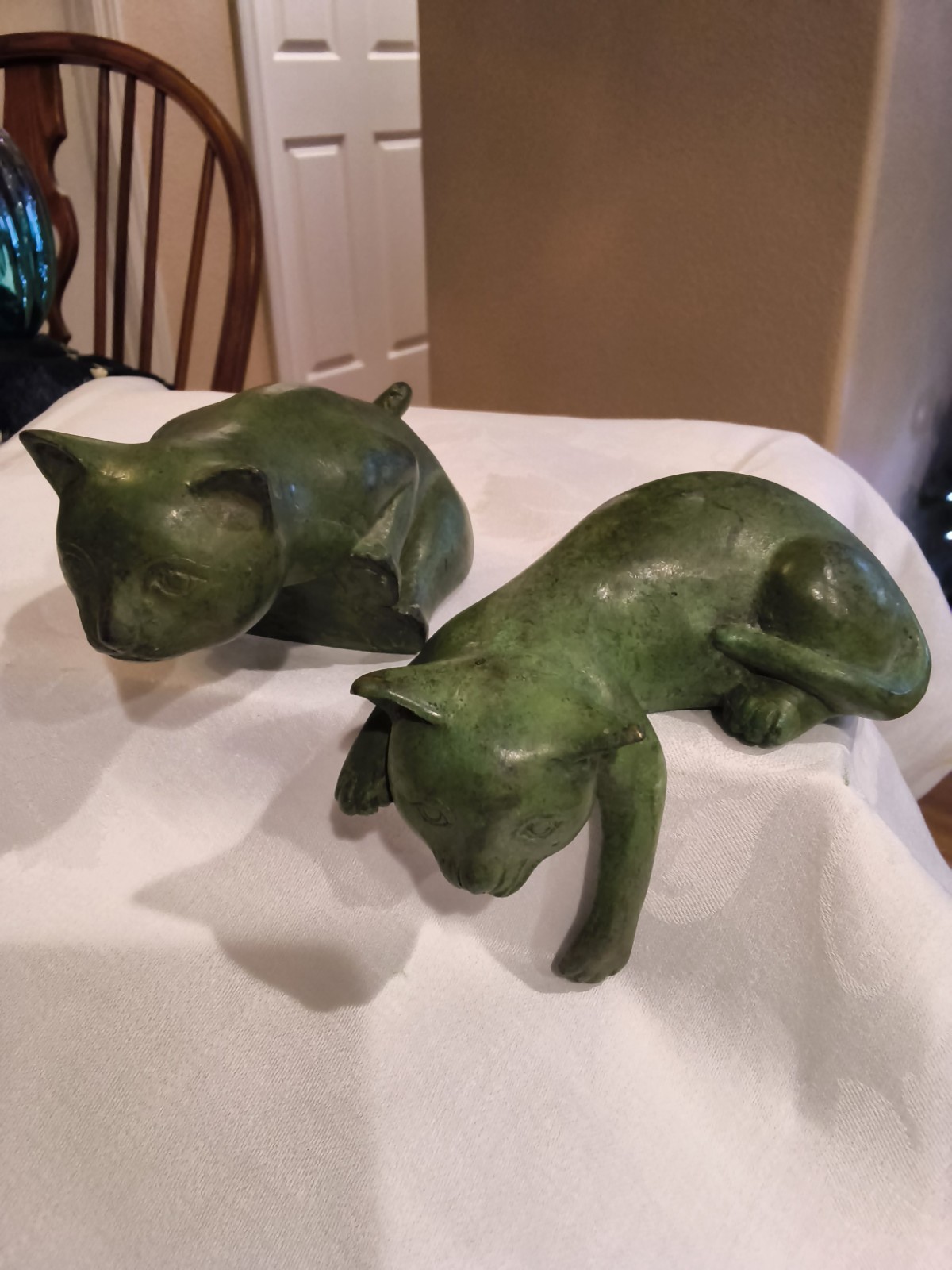 Bronze Green Verdigre Curious Cat shelf sitters detailed kittens whiskers paw L3
