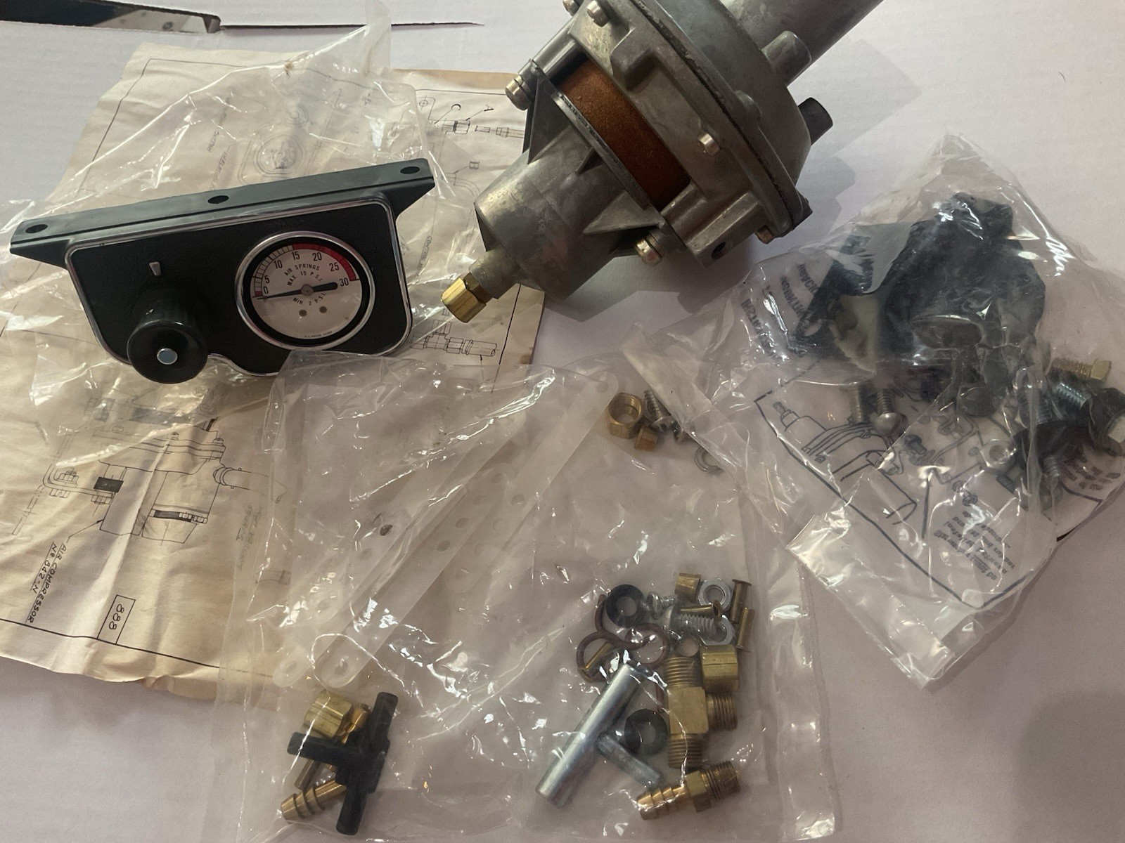 Vintage NOS Hadley Car Air Suspension Kit #888 for Air Suspension Shocks & Lift Vintage NOS Hadley Car Air Suspension Kit #888 for Air Suspension Shocks & Lift