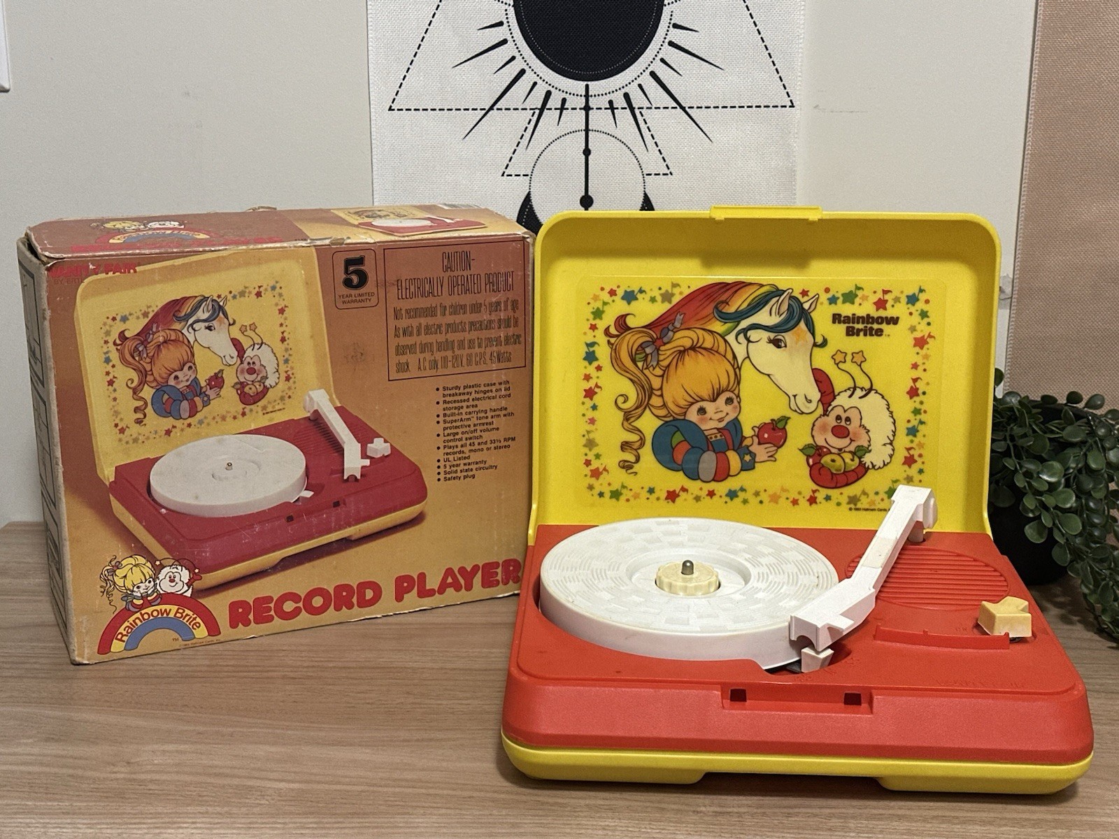 Vintage 1980’s RAINBOW BRITE Record Player 45/33 W/Original Box, By The ERTL Co.