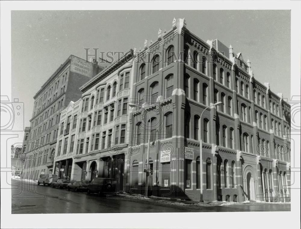 1989 Press Photo Stilwell Building at 104 W. Ninth Street - lry05504