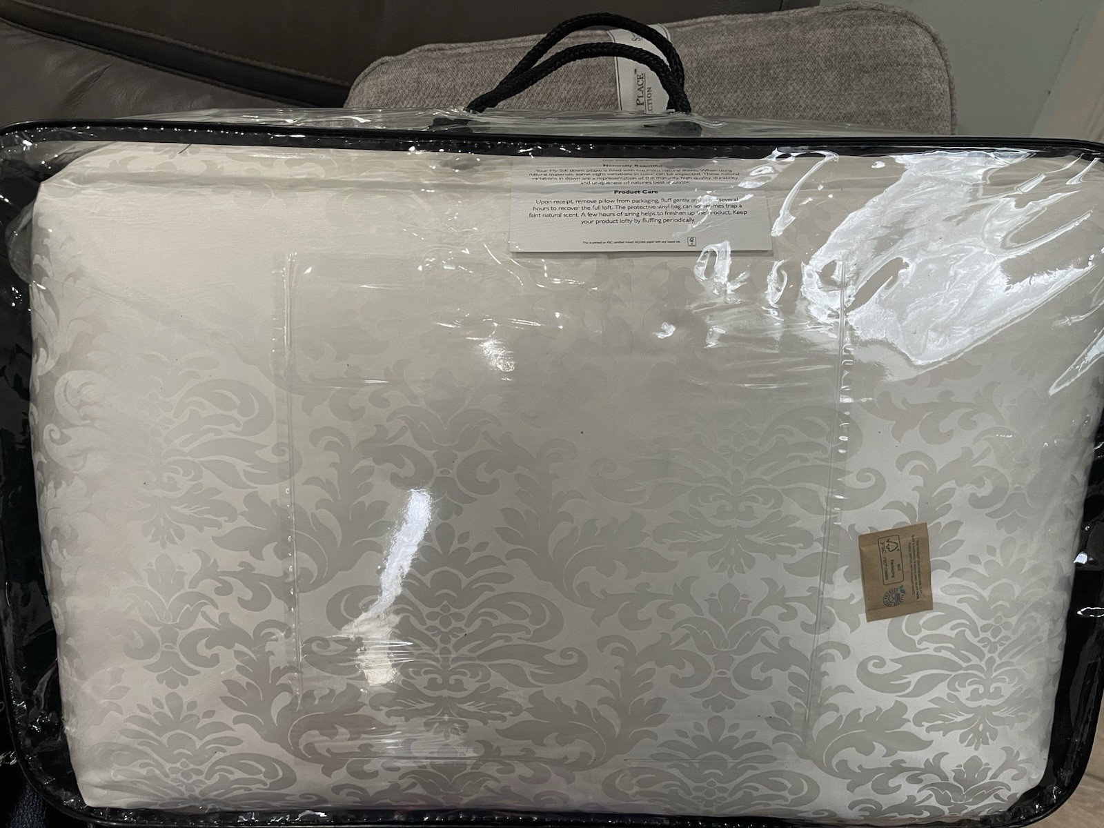 Bloomingdale’s NWT 100% Silk Jacquard Pillow Goose Down 25oz Standard 700