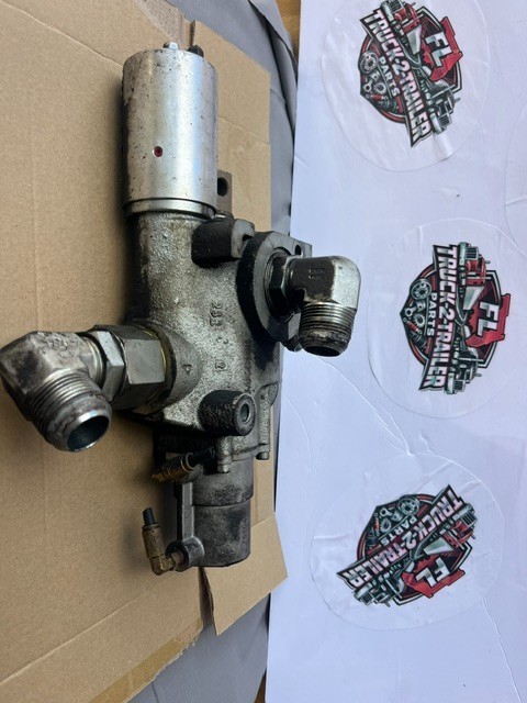 GOOD USED Muncie Tipper Valve Dual Air Relief D242