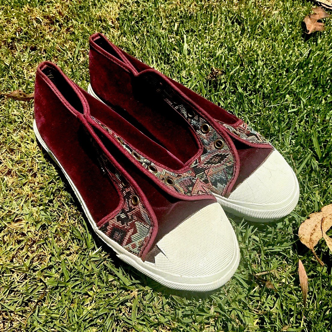 VANS Vintage Velvet in burgundy w/ Aztec design-for COLLECTION only MADE IN USA