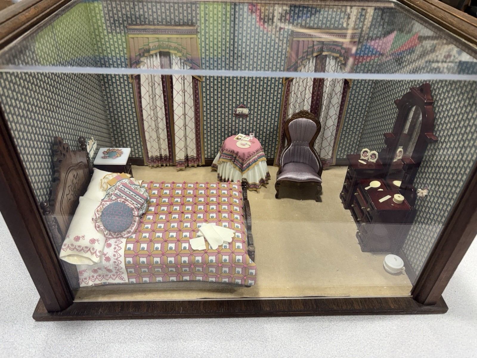 Victorian/Edwardian miniature roombox 1:12 Scale Vintage Perfect Conditions