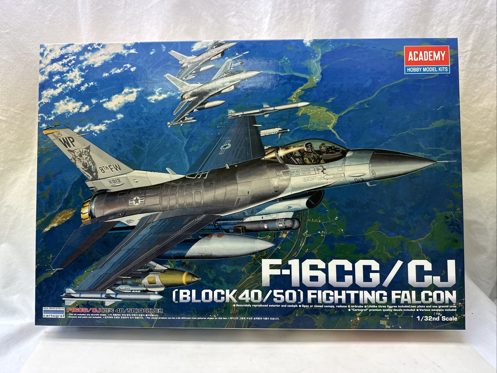 Academy F-16CG/CJ Block 40/50 Fighting Falcon 1/32 Plastic Scale Model 12101