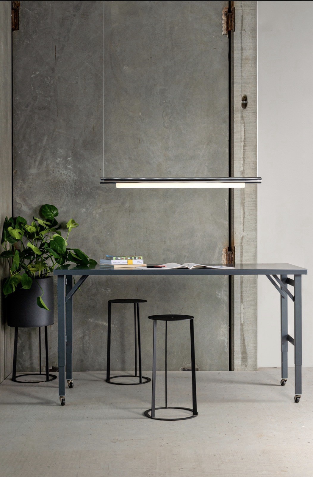 AND Light Pipeline Linear Pendant 125 red