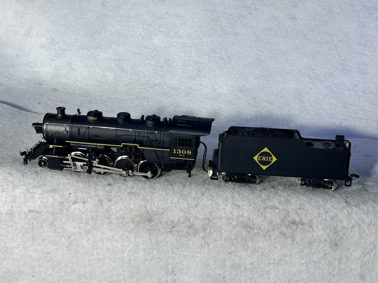Beautiful IHC Erie RR Consolidation Premier 2-8-0 Locomotive HO Beautiful IHC Erie RR Consolidation Premier 2-8-0 Locomotive HO