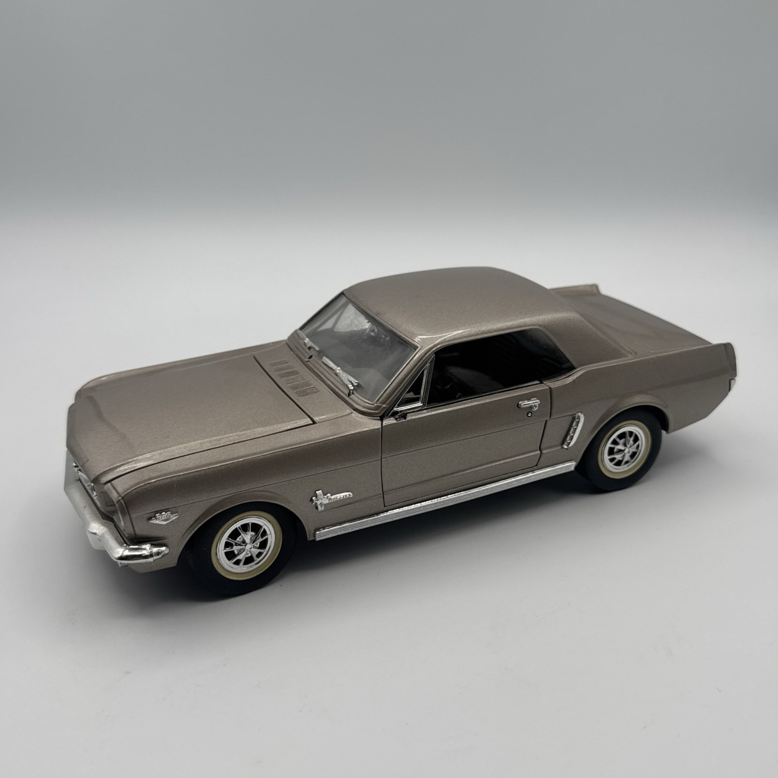 MIRA Solido 1964 1/2 Ford Mustang Diecast Car Spain 1/18 Beige Hard Top MIRA Solido 1964 1/2 Ford Mustang Diecast Car Spain 1/18 Beige Hard Top
