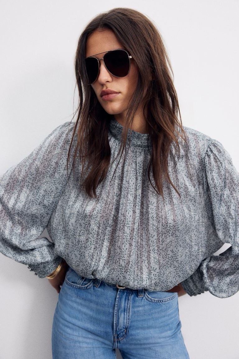 H&M Women’s Balloon Sleeve Light Blue Patterned Blouse | Size Large