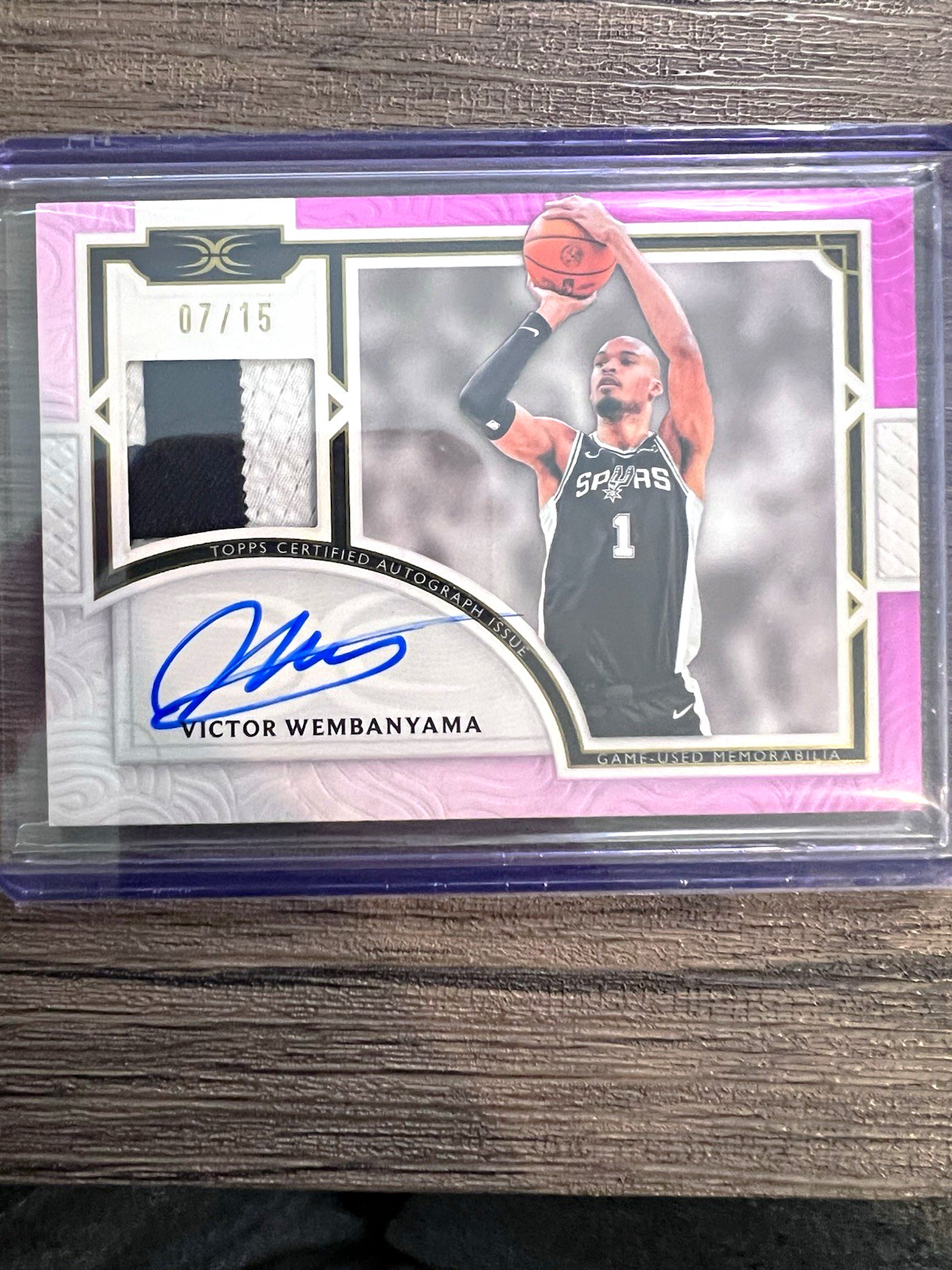Victor Wembanyama “Bald Wemby” 2025-26 Topps Definitive Auto game Patch 7/15