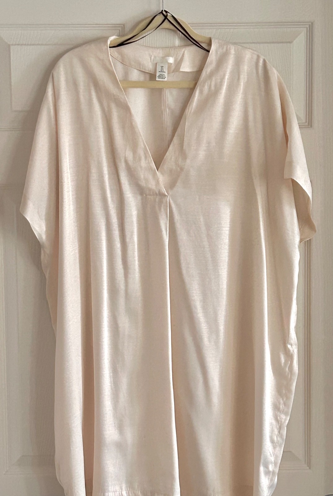 H&M Satin V-Neck Tunic Blouse L Cream Beige Oversized Caftan Sleeve Minimalist H&M Satin V-Neck Tunic Blouse L Cream Beige Oversized Caftan Sleeve Minimalist