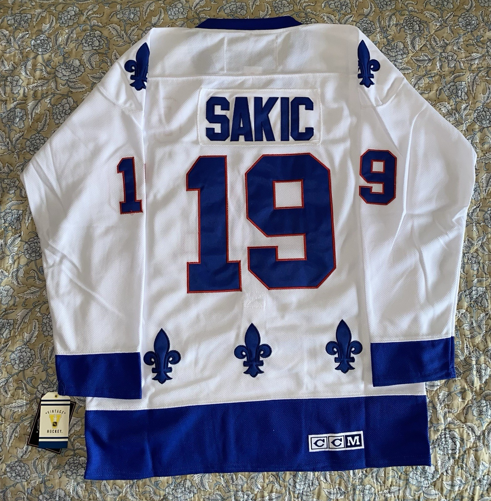 CCM JOE SAKIC #19 Quebec Nordiques Retro NHL Jersey- Size Medium *PRISTINE* Rare