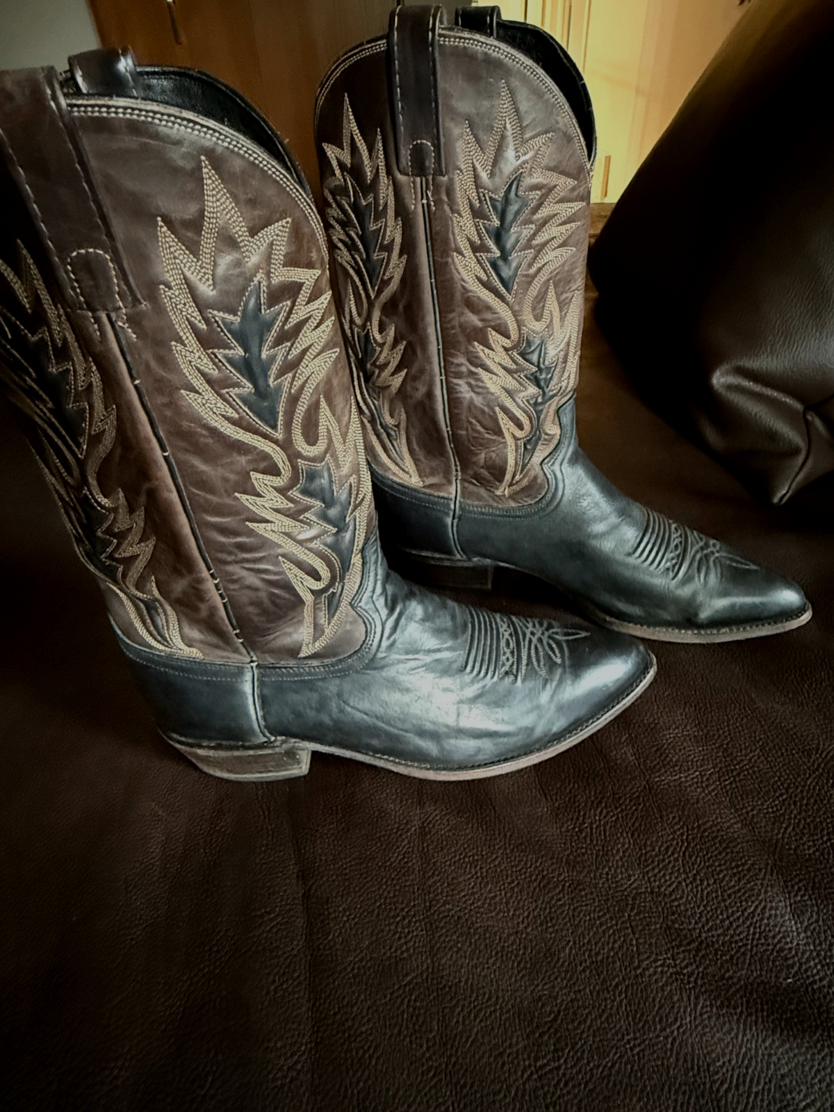 men\'s dan post leather cowboy boots 10D black and brown 