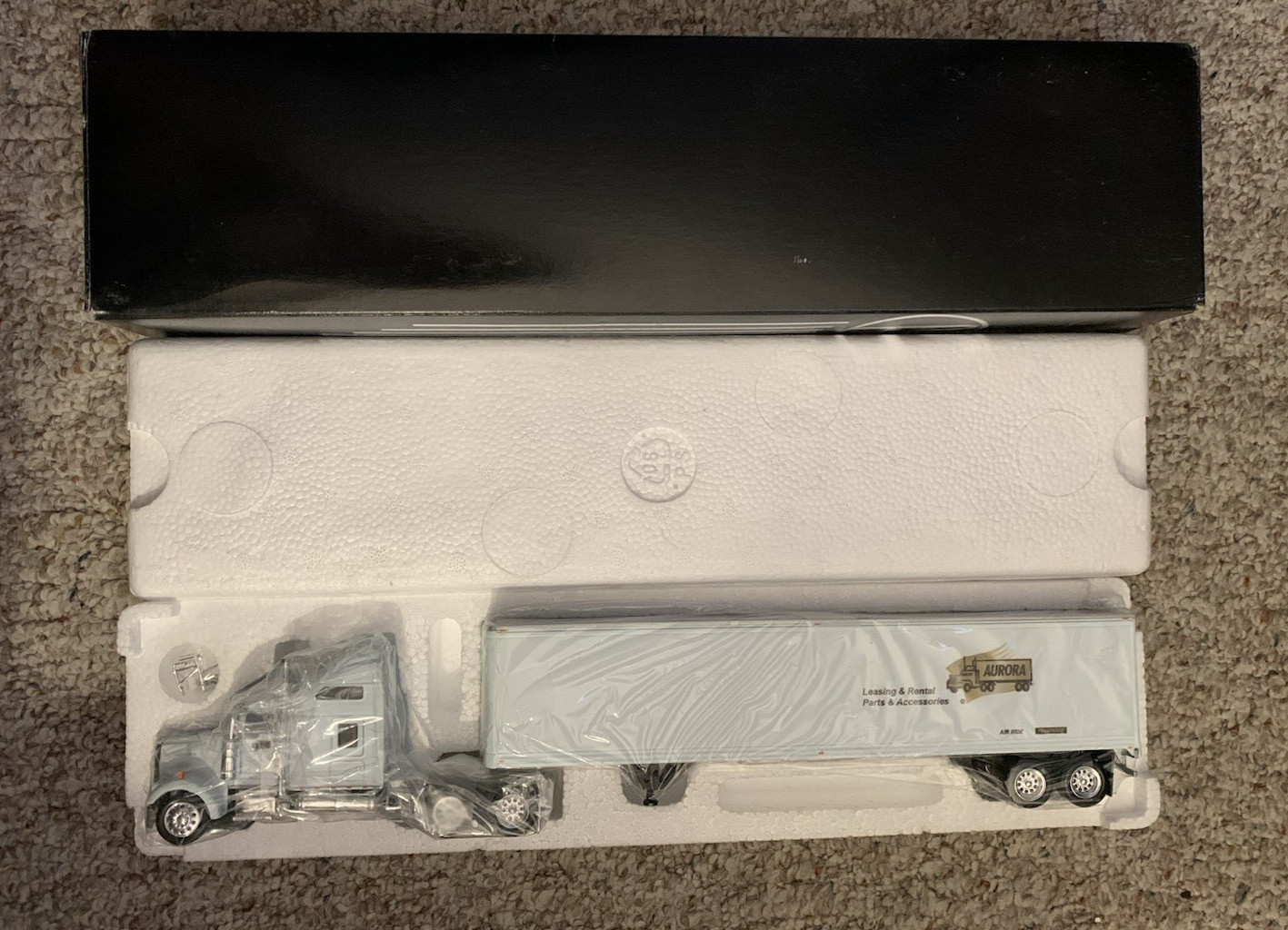 Tonkin Replicas Freightliner Truck w/53\' Dry Van Trailer 1/53 Scale AURORA