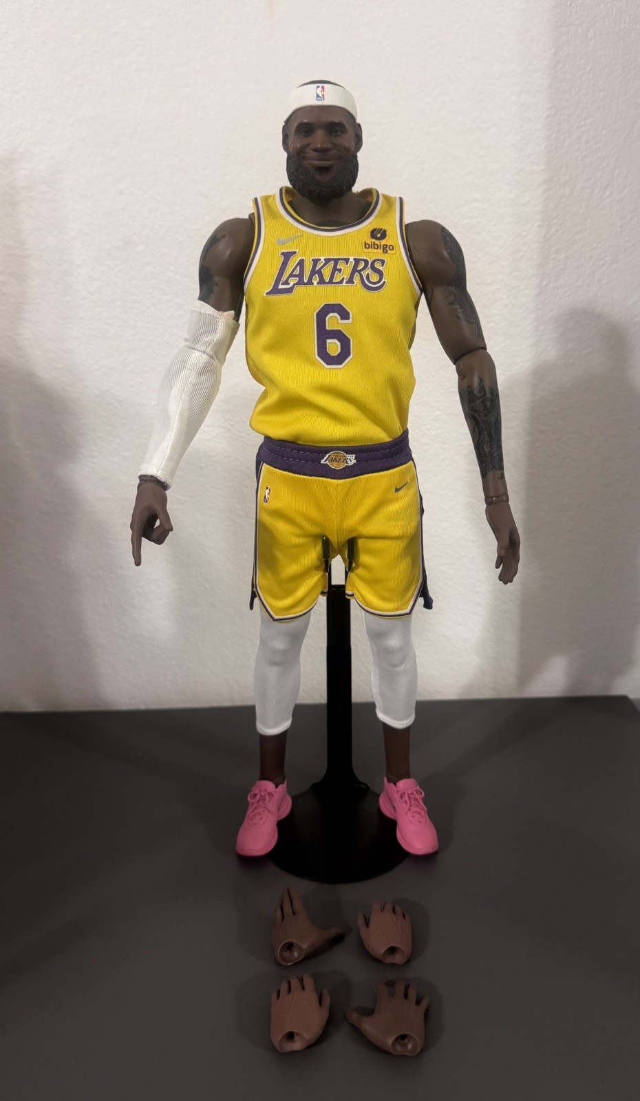 AOM 1/6 Scale LA Lakers LeBron James #6 Not Enterbay AOM 1/6 Scale LA Lakers LeBron James #6 Not Enterbay