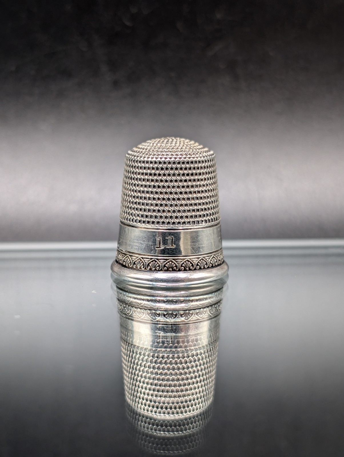 SUBTLE ACANTHUS Antique Simons Brothers STERLING Silver Thimble VICTORIAN