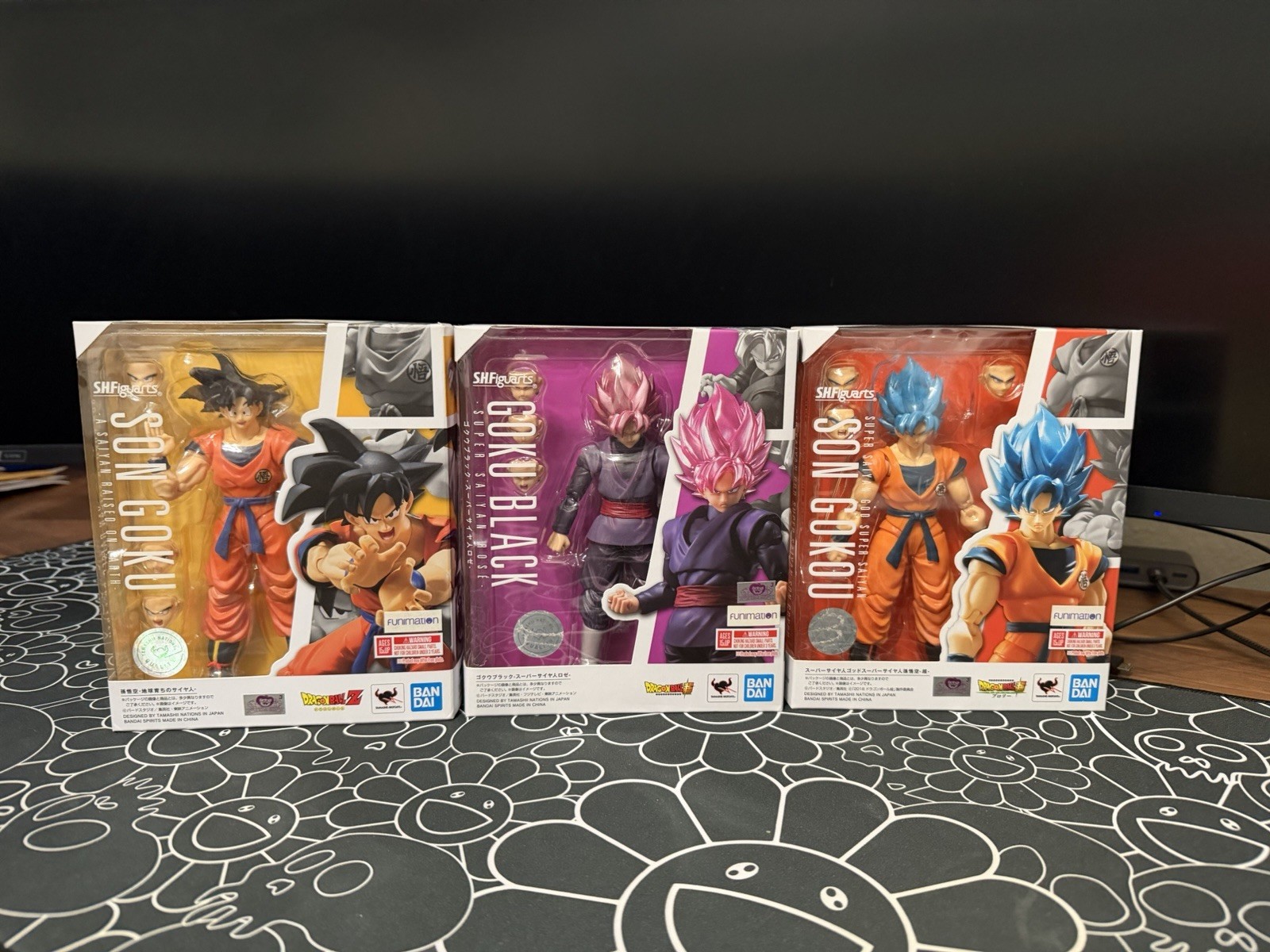 SH Figuarts Son Goku Lot of 3 - (saiyan raised on earth, goku black, ssb Goku) SH Figuarts Son Goku Lot of 3 - (saiyan raised on earth, goku black, ssb Goku)