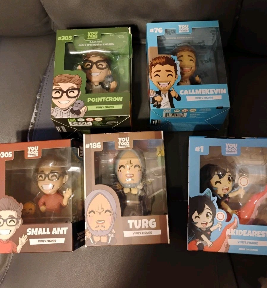 Set Of Five Youtooz Vinyl Figures Set Of Five Youtooz Vinyl Figures
