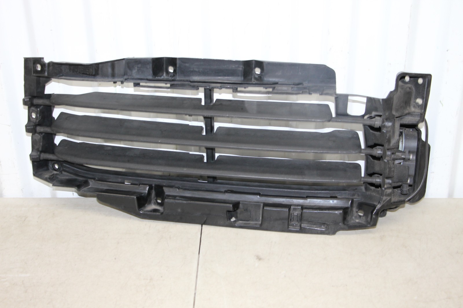 2020 2021 PORSCHE 911 992 LH DRIVER AIR DUCT LEFT GRILL FRAME FLAP W/ ACTUATOR
