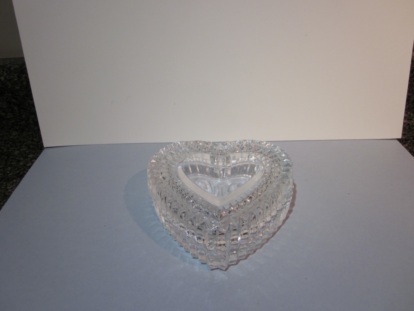 Heart Shaped Glass Candy Dish WIth Lid Excellent Condition Heart Shaped Glass Candy Dish WIth Lid Excellent Condition