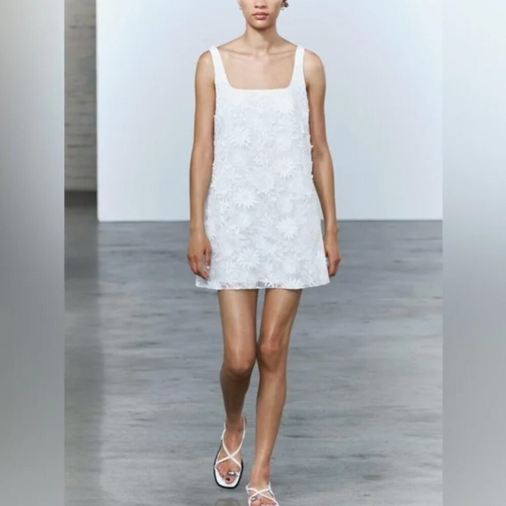 Zara Collection Embroidered Flower Applique Shift Mini Dress XS 4786/244/251 Zara Collection Embroidered Flower Applique Shift Mini Dress XS 4786/244/251
