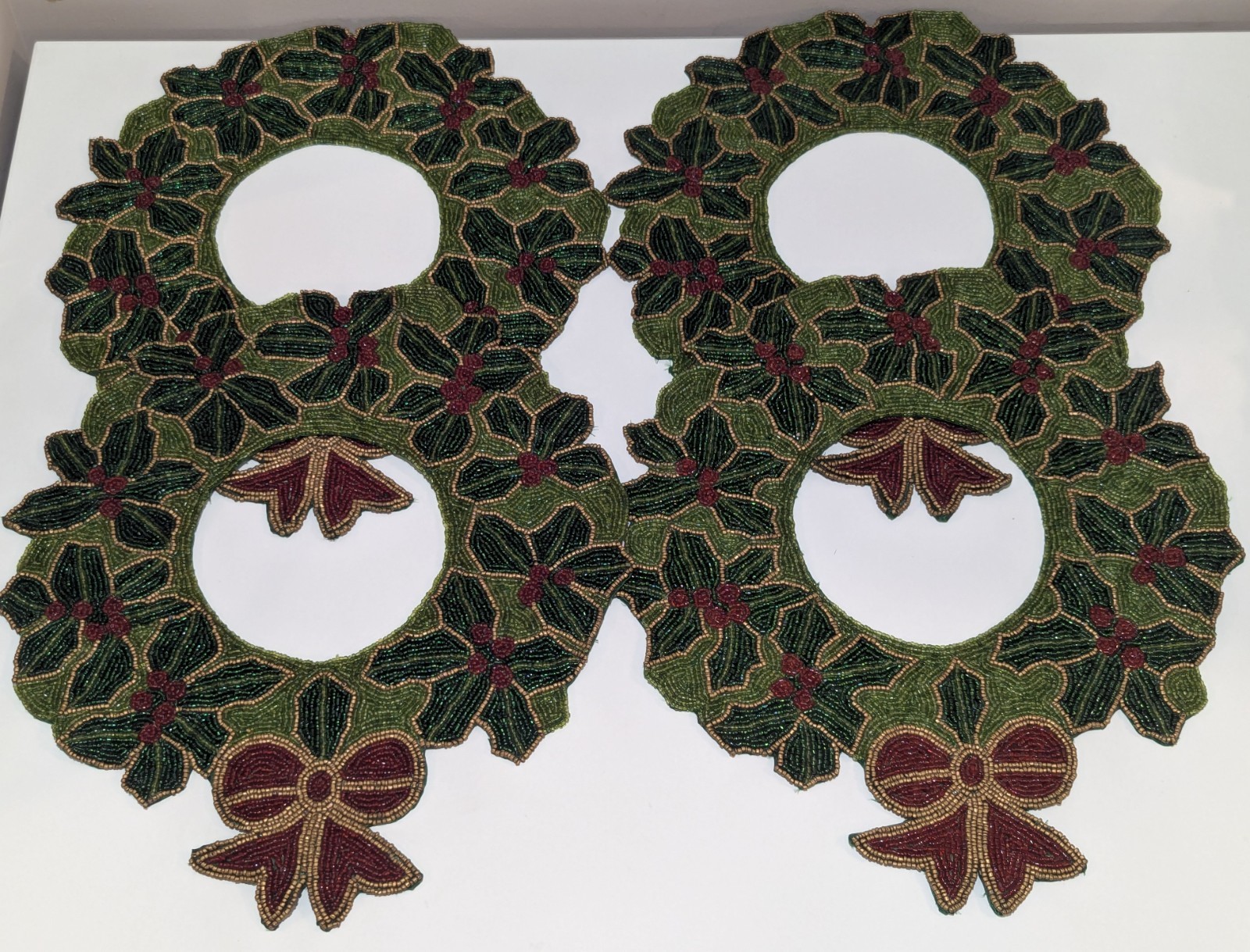Set of Four Round PIER 1 Beaded Christmas Wreath Placemats/Centerpieces Rare Set of Four Round PIER 1 Beaded Christmas Wreath Placemats/Centerpieces Rare