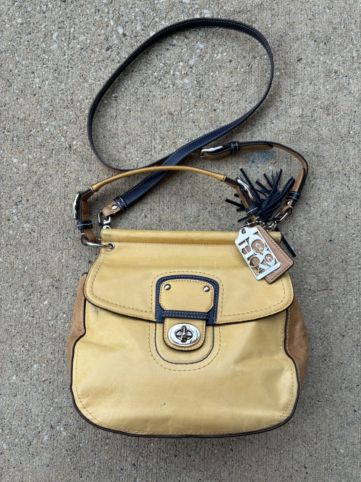 Coach Legacy Willis 70th Anniversary Shoulder Bag yellow Y2K Vintage Coach Legacy Willis 70th Anniversary Shoulder Bag yellow Y2K Vintage