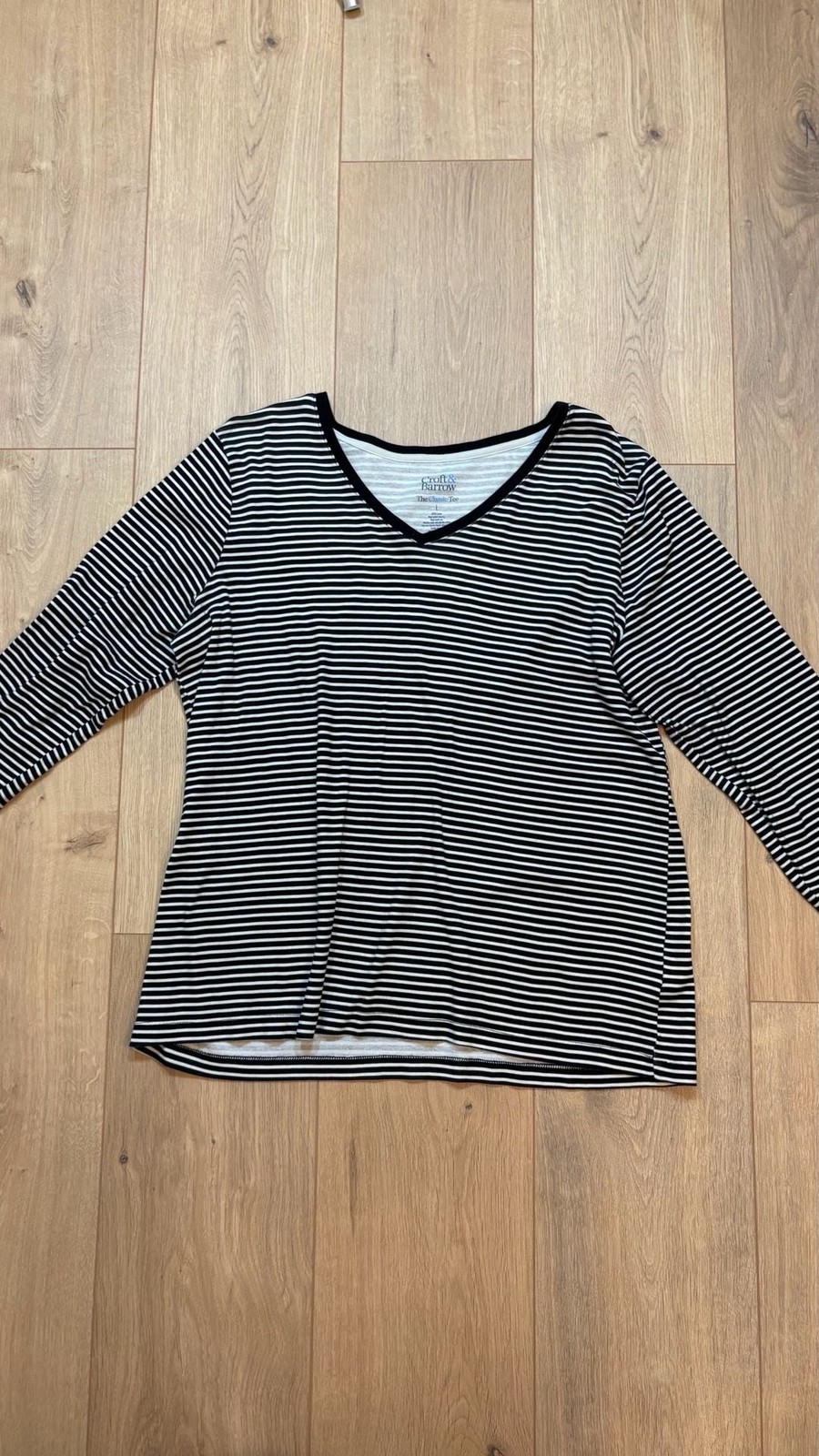 Croft & Barrow The Classic Tee Size L Black White Striped V-Neck Shirt Croft & Barrow The Classic Tee Size L Black White Striped V-Neck Shirt