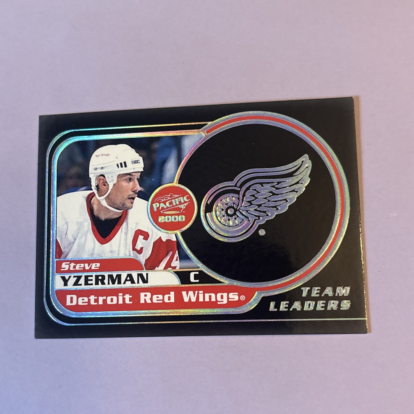 1999-00 Pacific Team Leaders Steve Yzerman Detroit Red Wings #10 HOF 1999-00 Pacific Team Leaders Steve Yzerman Detroit Red Wings #10 HOF