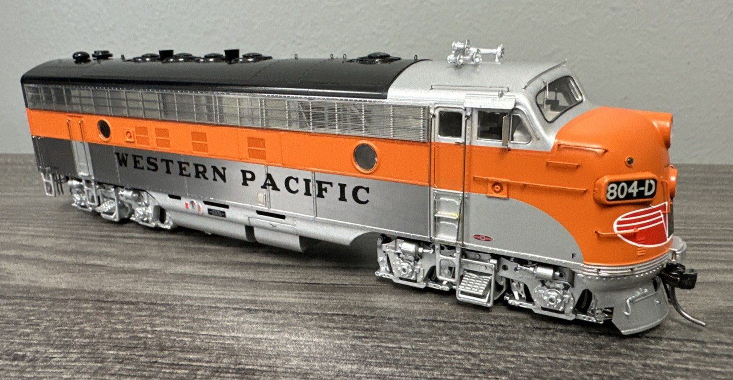 Athearn Genesis HO #G22315 Western Pacific FP7 Passenger #804D - w/DCC & Sound
