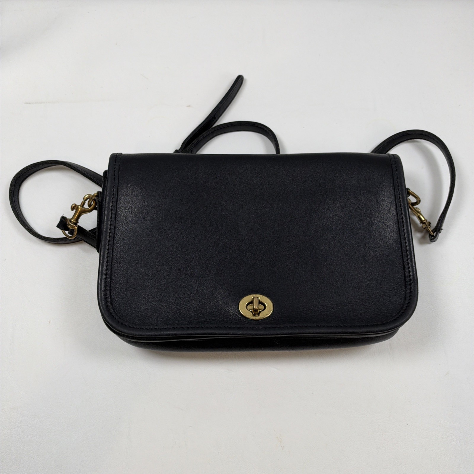 Vintage Coach 9755 Black Leather Turn Lock Crossbody Shoulder Bag USA
