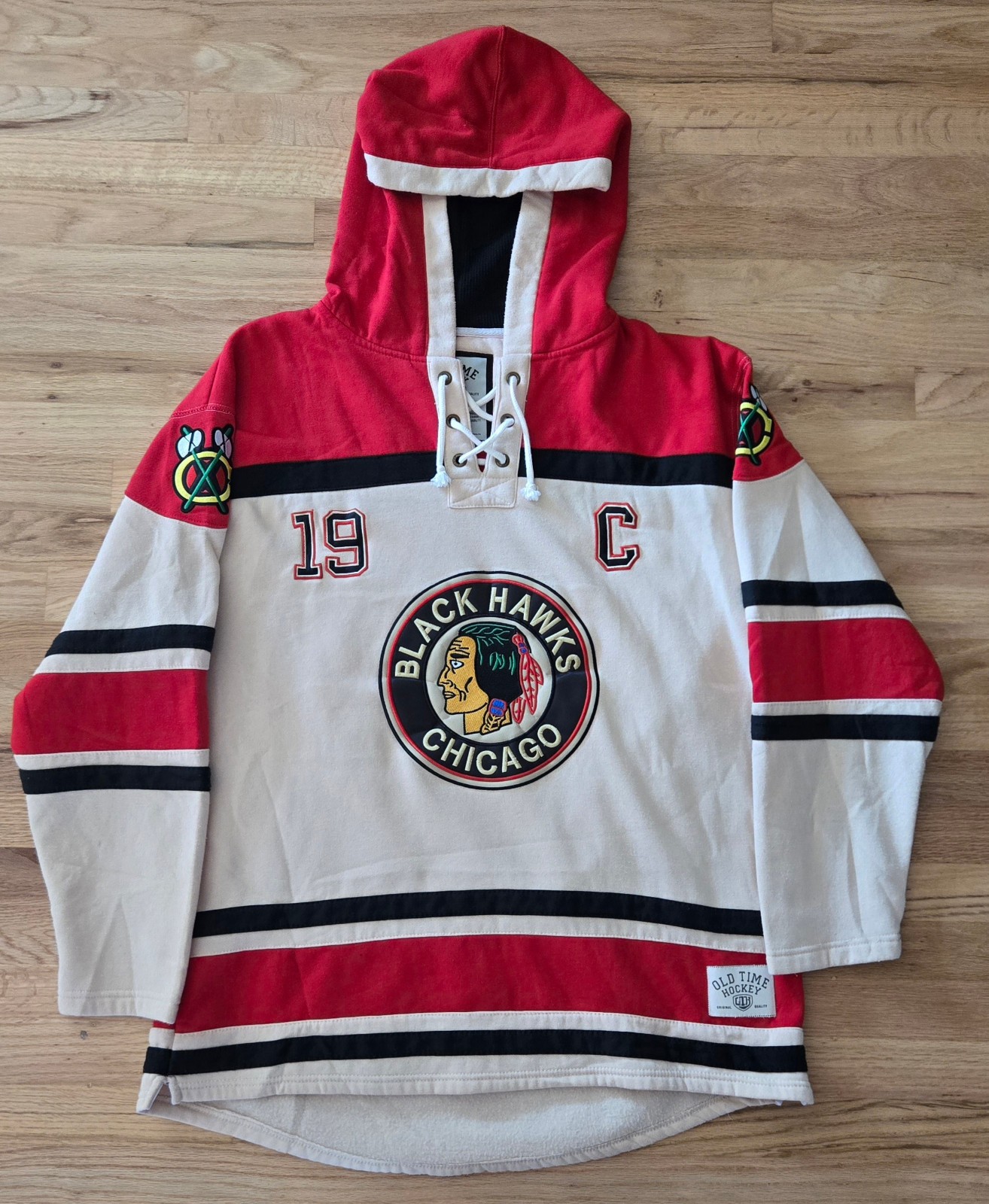 Jonathan Toews #19 Blackhawks Old Time Hockey White Lacer Hoodie Jersey L