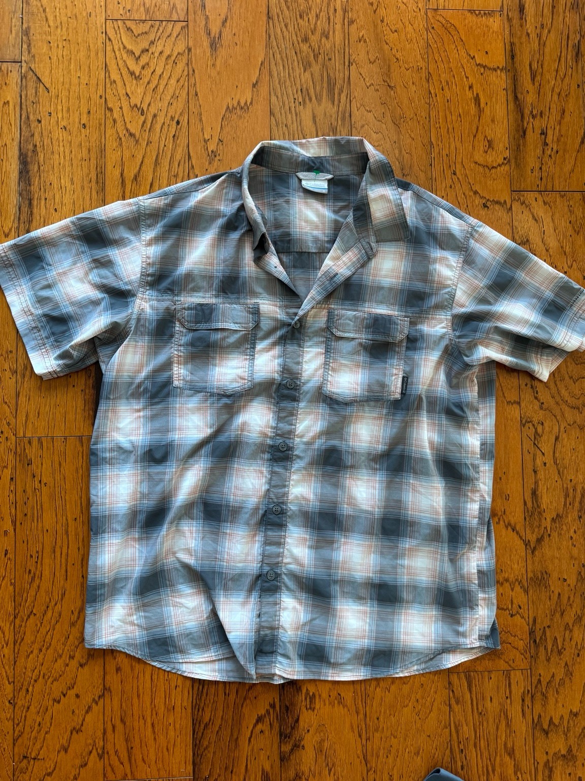Columbia Sportswear men’s XL short-sleeve plaid button-up