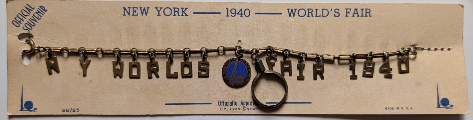 1940 New York World\'s Fair Official Charm Bracelet on Card NYWF Trylon