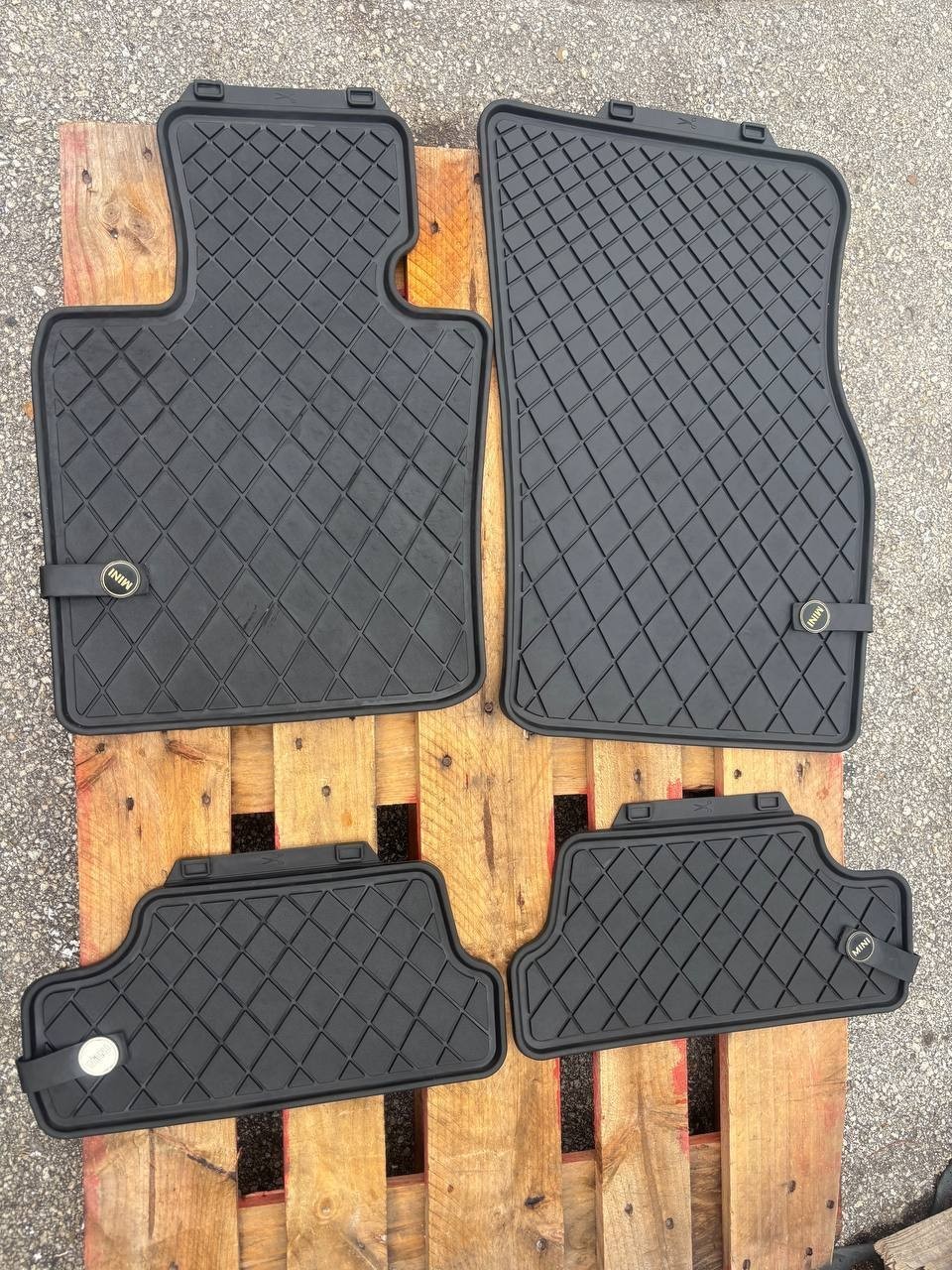 14-19 Mini F57 Rubber Floor Mats Set of 4 51472354155 & 51472411340