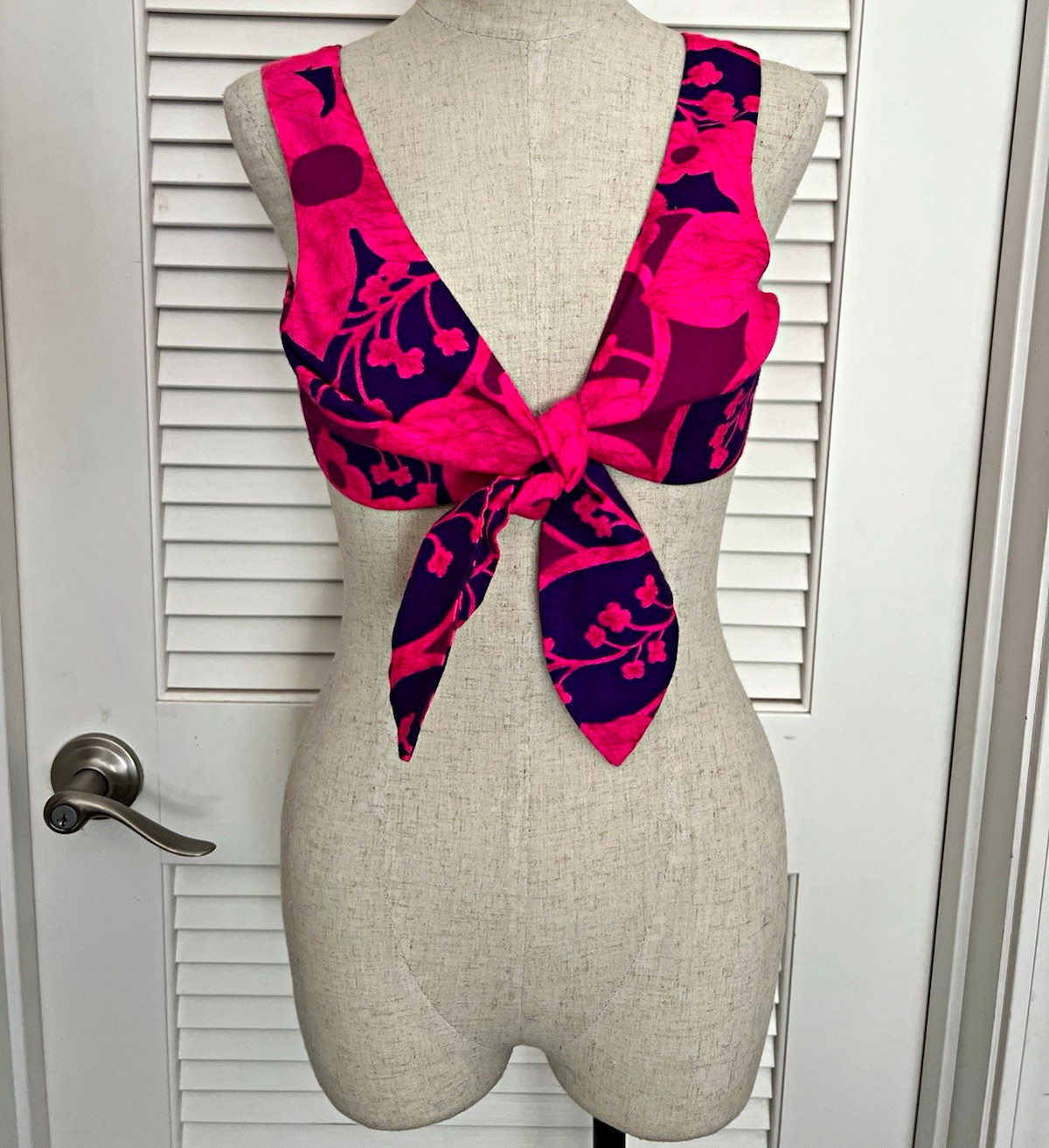 Vintage 60s/70s Penneys Hawaii Floral Tie-Front crop Top Pink Purple neon xs Vintage 60s/70s Penneys Hawaii Floral Tie-Front crop Top Pink Purple neon xs