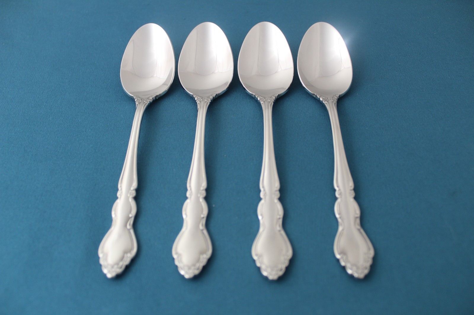 Oneida DOVER GLOSSY Teaspoons (Set of 4) 18/10 Stainless Vietnam NEW 6\