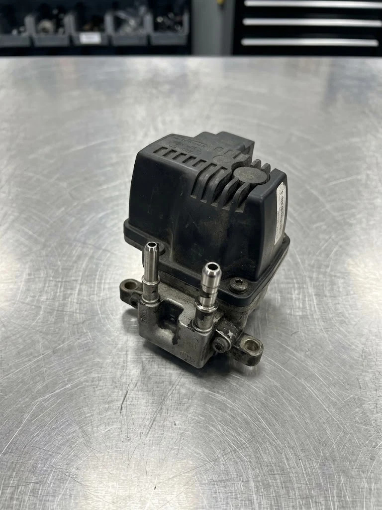 Detroit Diesel DEF Metering Unit DDE EA0001407639 For DD13, DD15, DD16
