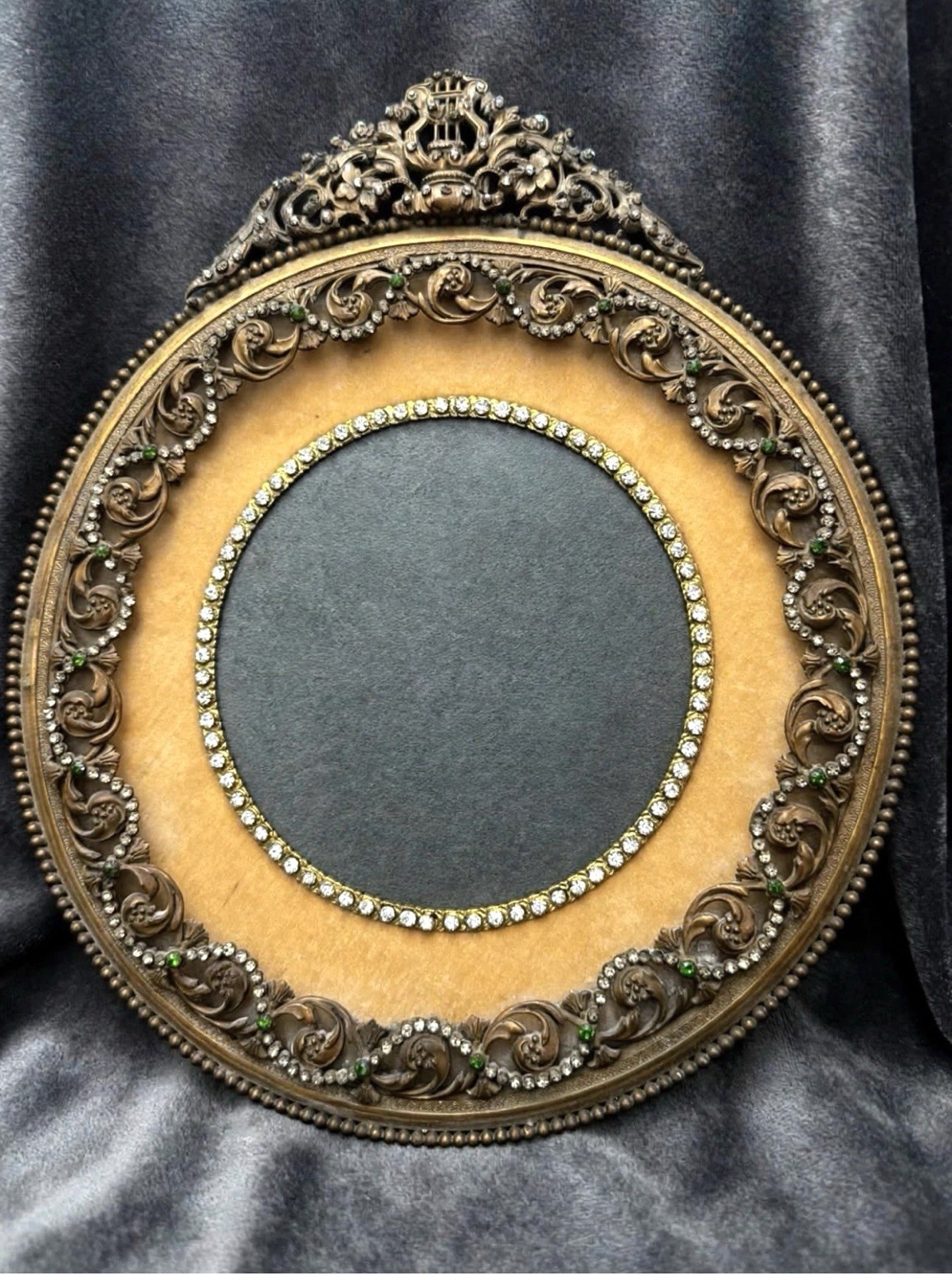 GORGEOUS ANTIQUE ROUND PICTURE FRAME WITH SHINY RHINESTONES c 1920 GORGEOUS ANTIQUE ROUND PICTURE FRAME WITH SHINY RHINESTONES c 1920