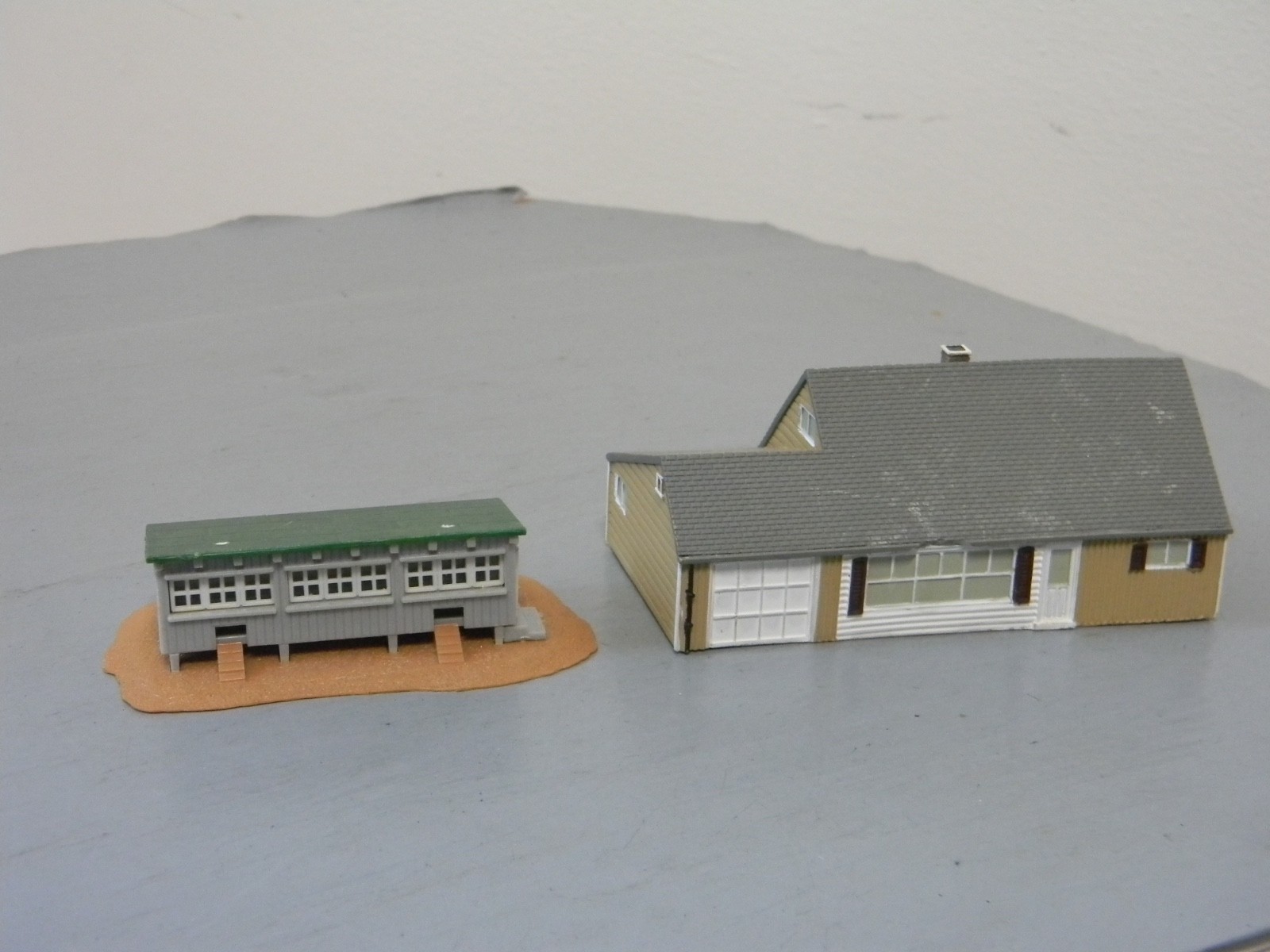 N SCALE BUILDING LOT HOUSE AND OTHER..