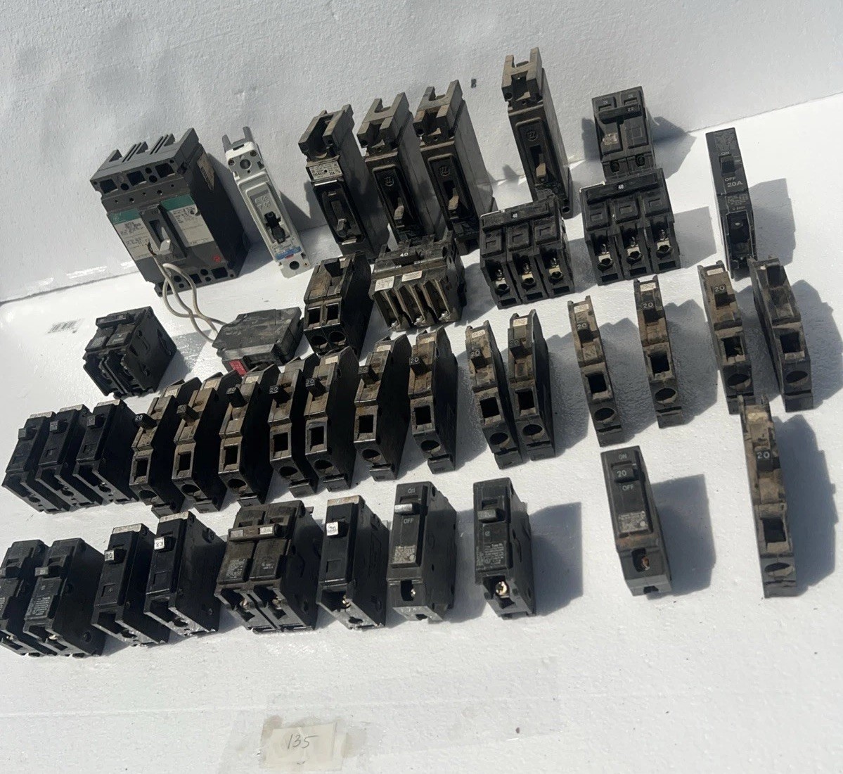 Lot of 40 Circuit Breakers assorted  Single Double 3 Pole 20 30 60 Amp Lot 135