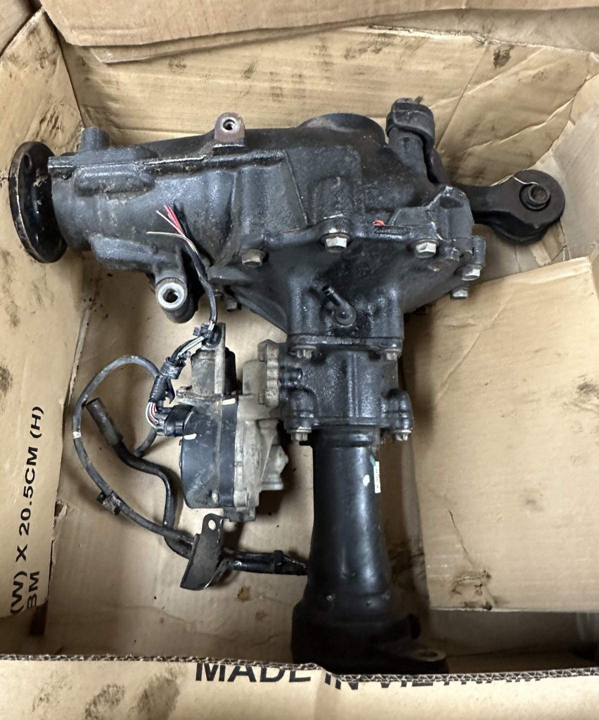 2001-2007 Toyota Sequoia Front Axle Differential Carrier Assembly 4.10 Ratio OEM