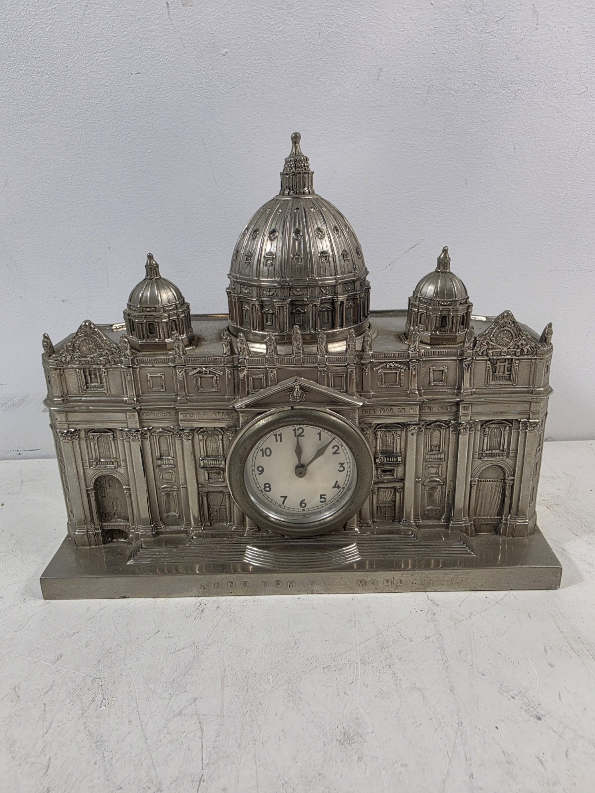 Vintage St. Peter\'s Basilica Vatican Architectural Metal Mantel Desk Clock