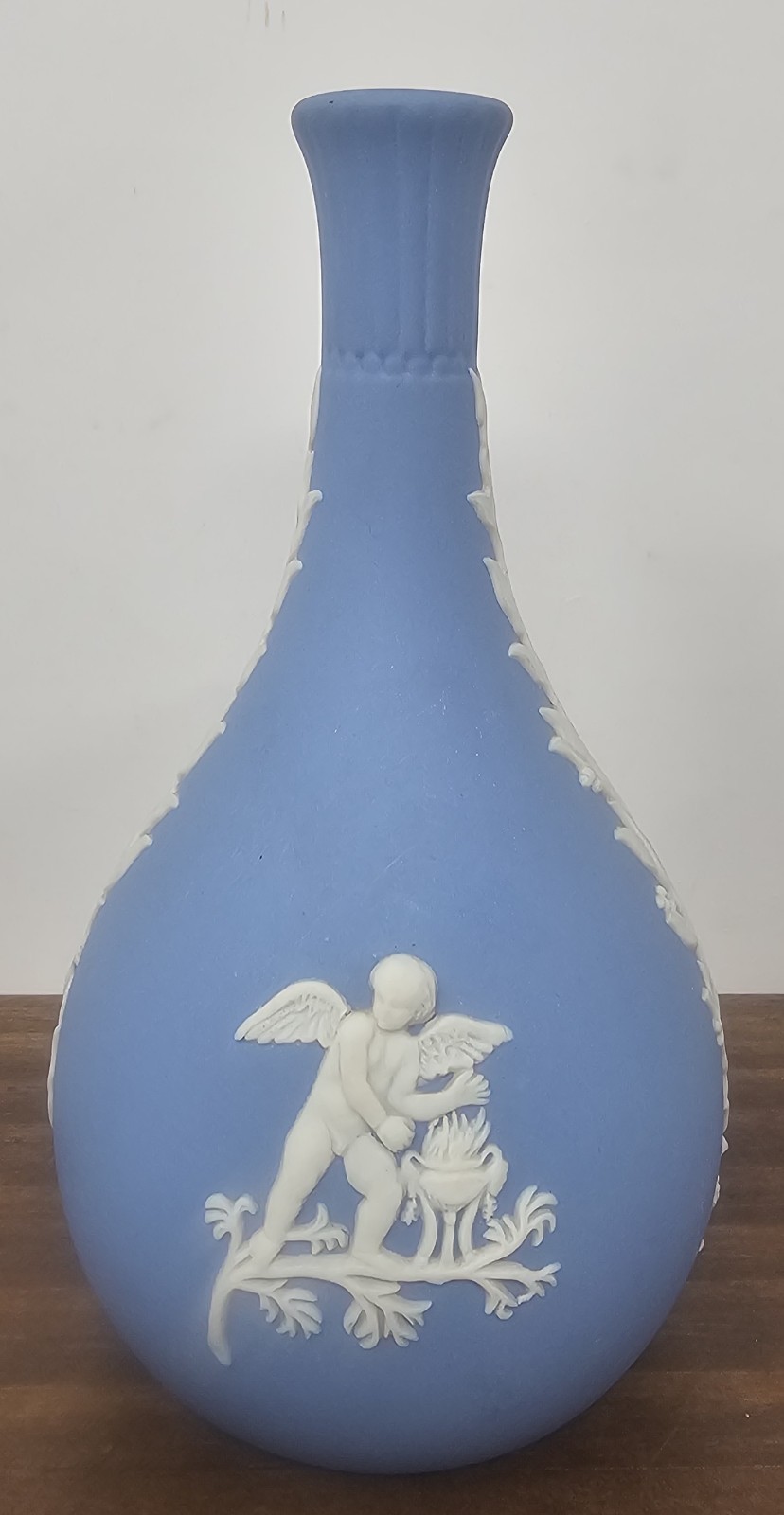 Vintage Wedgwood Blue Jasperware Bud Vase Cherubs 5.25\ Vintage Wedgwood Blue Jasperware Bud Vase Cherubs 5.25\