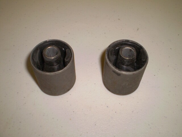 Front Differential Bushing Small Pair Fits Suzuki Carry DB51T, DD51T, DD51B Front Differential Bushing Small Pair Fits Suzuki Carry DB51T, DD51T, DD51B